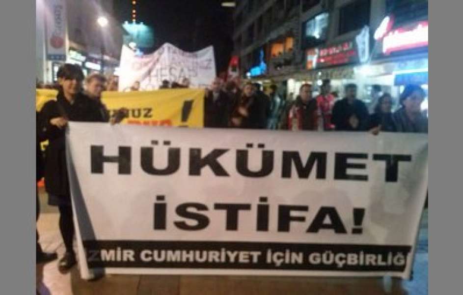 Yoksulluğumuzun Nedeni Yolsuzluğunuzdur! Hükümet İstifa!