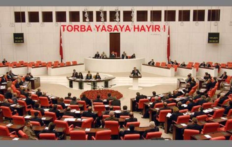 HUKUK DEVLETİ VE DEMOKRASİ AKP İÇİN YALNIZCA ARAÇTIR TORBA YASA TASARISI HÜKÜMETİN GERÇEK YÜZÜNÜ BİR KEZ DAHA GÖSTERMİŞTİR!